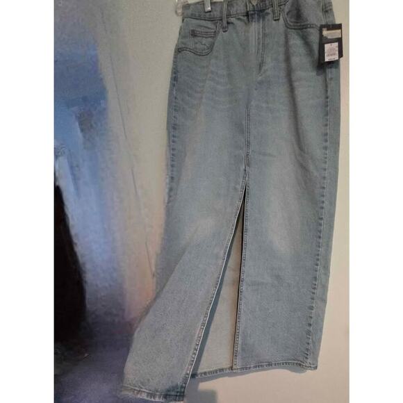 Universal Thread Light Wash Denim Maxi Skirt NWT Size 6 Blue Long A-Line - Picture 3 of 5